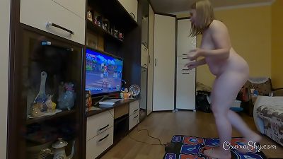 curvaceous milf on a dancing pad