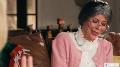 Mysterious babysitter And Step daughter - A Mrs. Doubtfire Parody