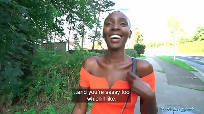Public Agent ebony model Zaawaadi taken into the forest for stiff outdoor pounding