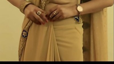 super-steamy woman SAREE WEARING and showcasing her navel and BACK