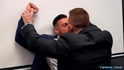 Muscle son flip flop with cumshot